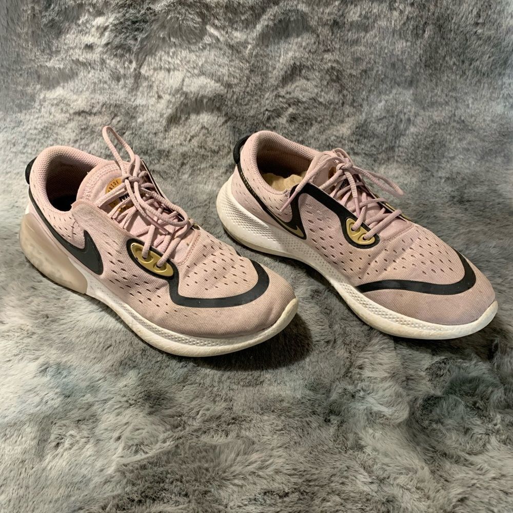 USED Nike Sneakers   